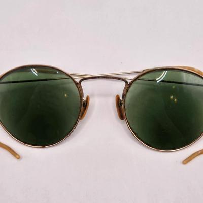 LOT 545: Antique Rimless Eyeglasses, Pince-Nez, & Cases