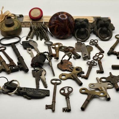 LOT 549: Antique Keys, Combo Lock, Door Knob, & Drawer Pulls