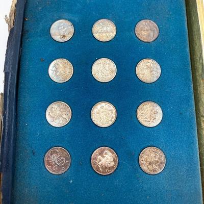 LOT 558: The Franklin Mint Treasury of Zodiac Medals - Sterling Silver Mini Coin Proof Set