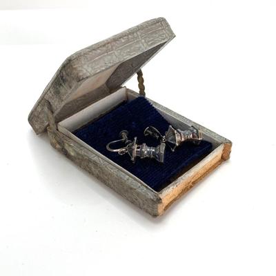 LOT 559: Vintage Sterling Silver Screw Back Earring Collection