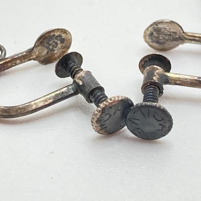 LOT 559: Vintage Sterling Silver Screw Back Earring Collection