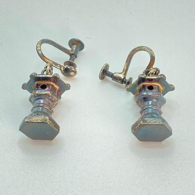 LOT 559: Vintage Sterling Silver Screw Back Earring Collection