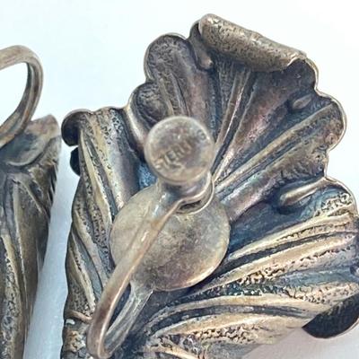 LOT 559: Vintage Sterling Silver Screw Back Earring Collection