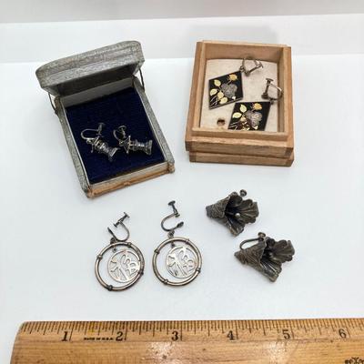 LOT 559: Vintage Sterling Silver Screw Back Earring Collection