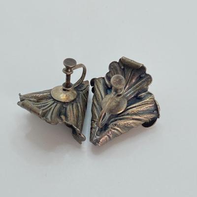 LOT 559: Vintage Sterling Silver Screw Back Earring Collection