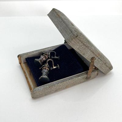 LOT 559: Vintage Sterling Silver Screw Back Earring Collection