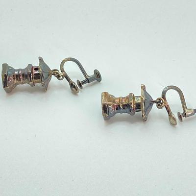 LOT 559: Vintage Sterling Silver Screw Back Earring Collection