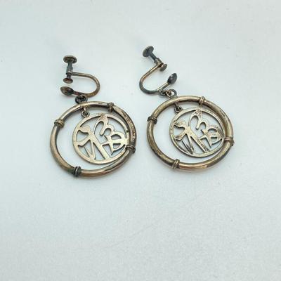 LOT 559: Vintage Sterling Silver Screw Back Earring Collection