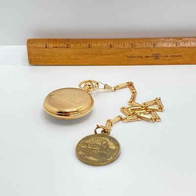 LOT 564: Vintage Great American Railroads Collector's Pocket Watch Set (Chessie System )in Original Display Box