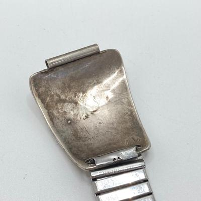 LOT 573: Artisan Crafted Unmarked Silver Jewelry