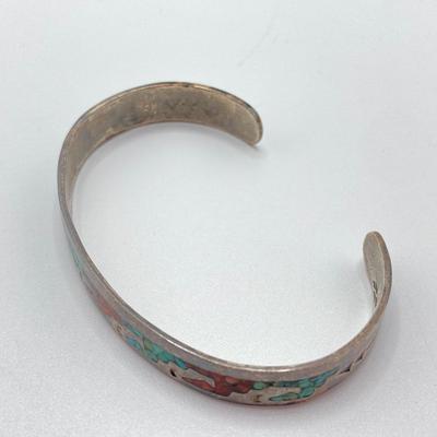 LOT 573: Artisan Crafted Unmarked Silver Jewelry