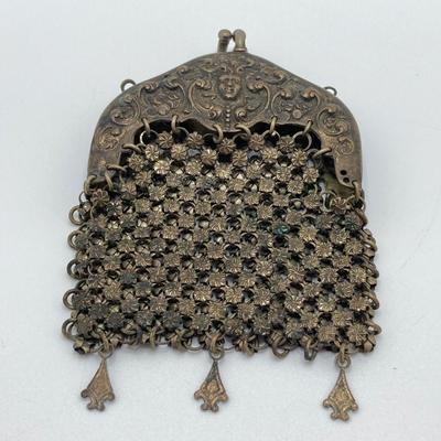 LOT 575: Antique / Vintage Mesh Coin Purse