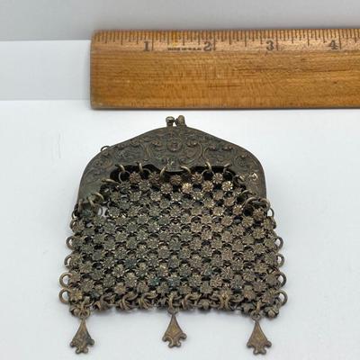 LOT 575: Antique / Vintage Mesh Coin Purse