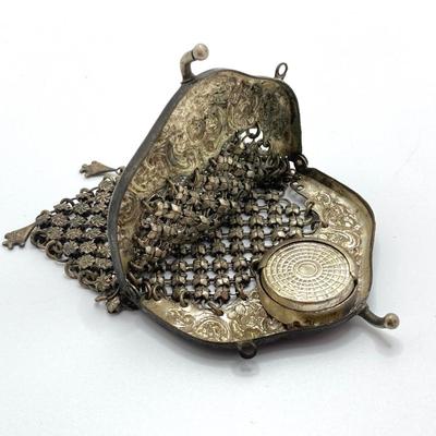 LOT 575: Antique / Vintage Mesh Coin Purse