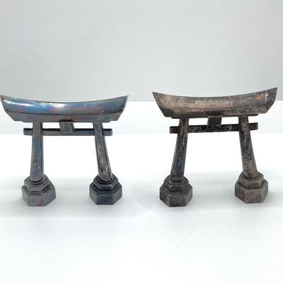 LOT 576: Vintage 970 Silver Japanese Torii Gates Salt and Pepper Shakers