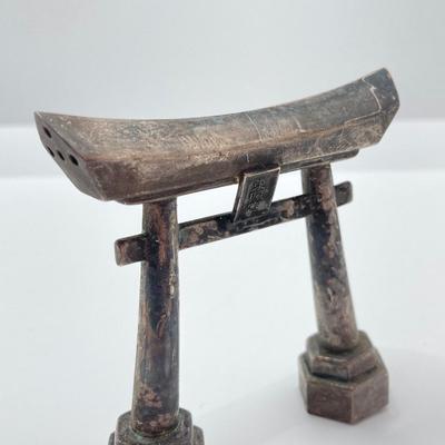 LOT 576: Vintage 970 Silver Japanese Torii Gates Salt and Pepper Shakers