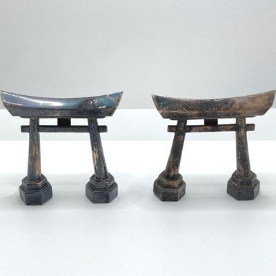 LOT 576: Vintage 970 Silver Japanese Torii Gates Salt and Pepper Shakers
