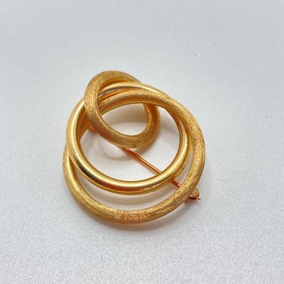 LOT 578: Gold Two Tone Brushed and Shiny Brooch / Pin - 14KT, TW 5.42g