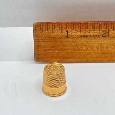 LOT 579: 14KT Gold Thimble - TW 4.79g