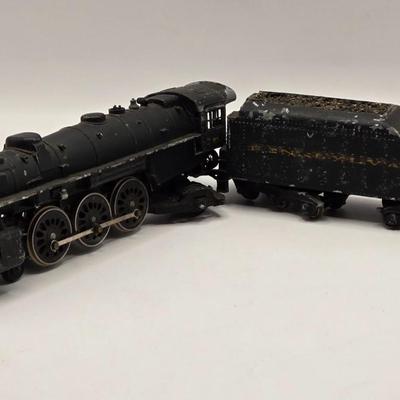 LOT 609: HO Scale Train: Locomotives & Box Cars