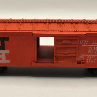 LOT 609: HO Scale Train: Locomotives & Box Cars
