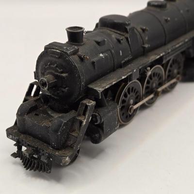 LOT 609: HO Scale Train: Locomotives & Box Cars