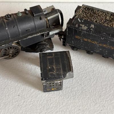 LOT 609: HO Scale Train: Locomotives & Box Cars