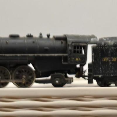 LOT 609: HO Scale Train: Locomotives & Box Cars