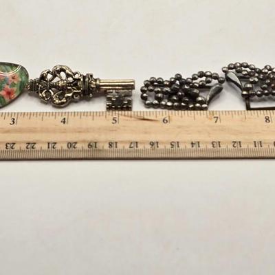 LOT 610: Silk Knitted Handbag & Various Pieces of Jewelry