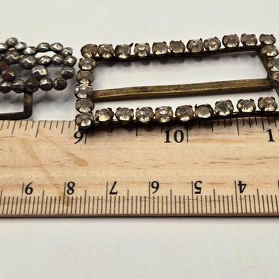 LOT 610: Silk Knitted Handbag & Various Pieces of Jewelry