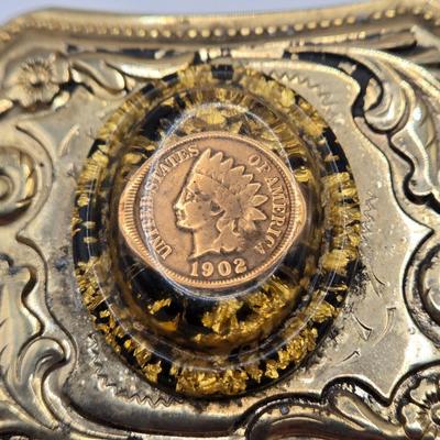 LOT 614: Vintage Metal Belt Buckles