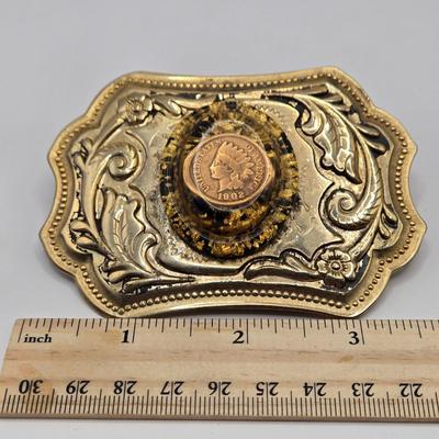 LOT 614: Vintage Metal Belt Buckles