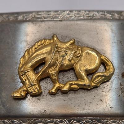 LOT 614: Vintage Metal Belt Buckles