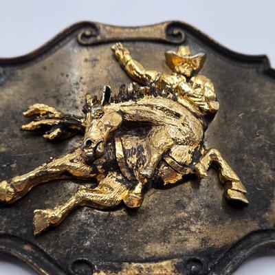 LOT 614: Vintage Metal Belt Buckles