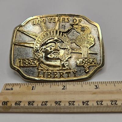 LOT 614: Vintage Metal Belt Buckles