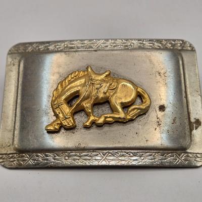 LOT 614: Vintage Metal Belt Buckles