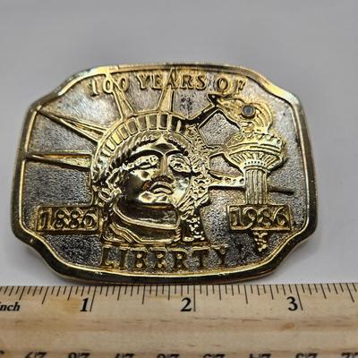 LOT 614: Vintage Metal Belt Buckles