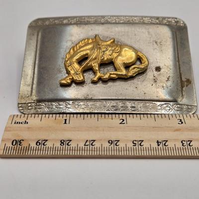 LOT 614: Vintage Metal Belt Buckles
