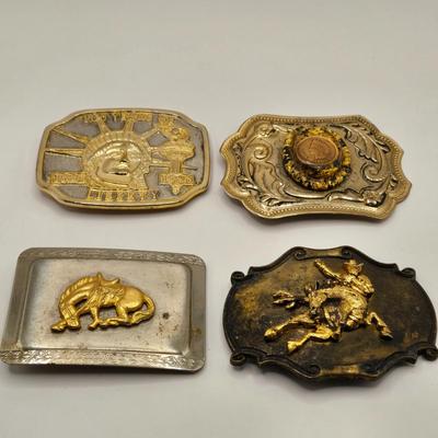 LOT 614: Vintage Metal Belt Buckles