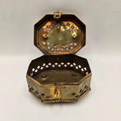 LOT 616: Chinese Cricket Box, "Lost World Watches", Small Pennant Flags, Marbles, Bruce Wayne Ring, Rulers, Wooden Box,& More