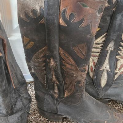 LOT 618: Vintage Blanket Vest, Neolite Boots with Detailed Decoration, & Unknown Brand Black Boots