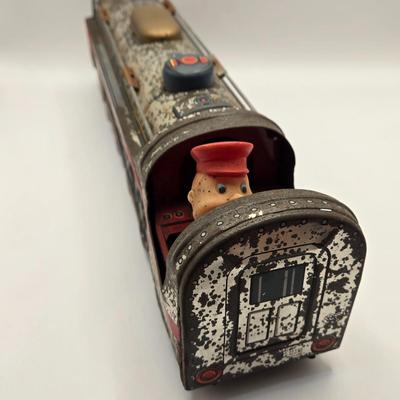 LOT 622: Vintage Tin Litho Silver Mountain Toy Train