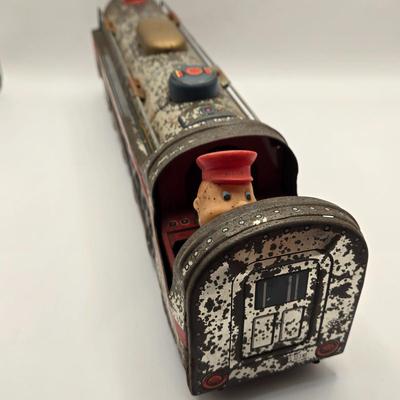 LOT 622: Vintage Tin Litho Silver Mountain Toy Train