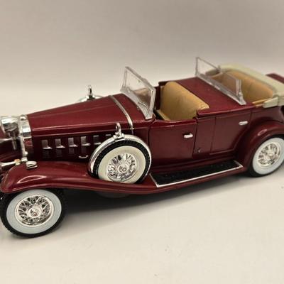LOT 623: Honda Repair Guide Book, 1976 Cadillac Owner's Manuel, Various Die Cast Metal Cars, Morris Garages Car Logo Patches,...