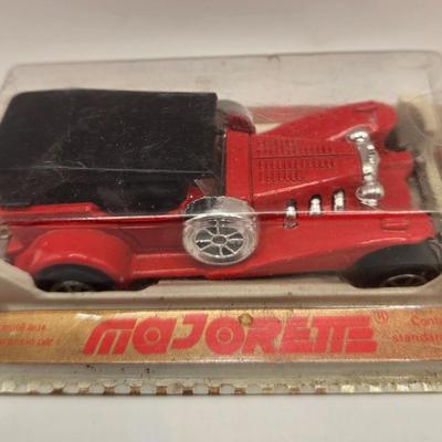 LOT 623: Honda Repair Guide Book, 1976 Cadillac Owner's Manuel, Various Die Cast Metal Cars, Morris Garages Car Logo Patches,...