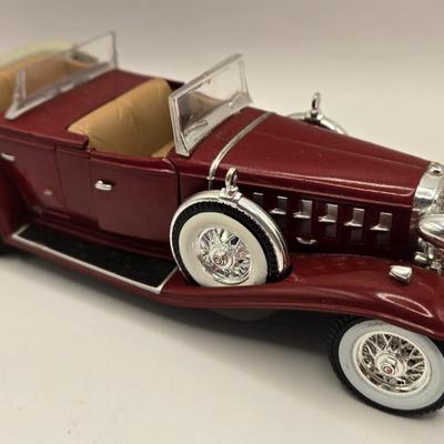LOT 623: Honda Repair Guide Book, 1976 Cadillac Owner's Manuel, Various Die Cast Metal Cars, Morris Garages Car Logo Patches,...
