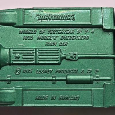 LOT 623: Honda Repair Guide Book, 1976 Cadillac Owner's Manuel, Various Die Cast Metal Cars, Morris Garages Car Logo Patches,...