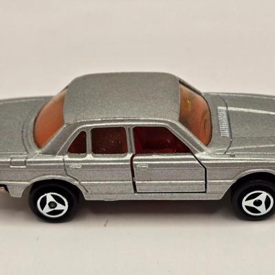 LOT 623: Honda Repair Guide Book, 1976 Cadillac Owner's Manuel, Various Die Cast Metal Cars, Morris Garages Car Logo Patches,...