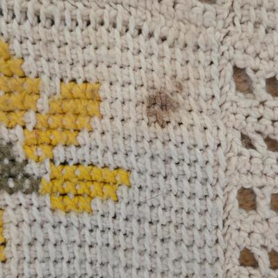 LOT 627: Spring Flower Blanket, Appears to be Handmade