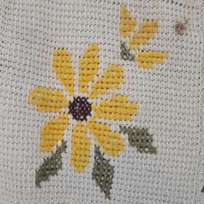 LOT 627: Spring Flower Blanket, Appears to be Handmade
